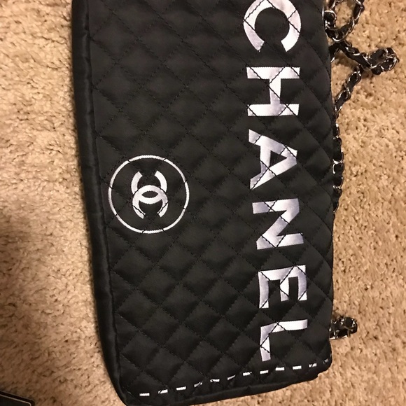 more photos! Chanel cc printed bag - Picture 6 of 7